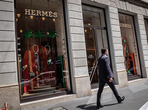 Hermès, l’ingegnere e il domestico che si contendono .